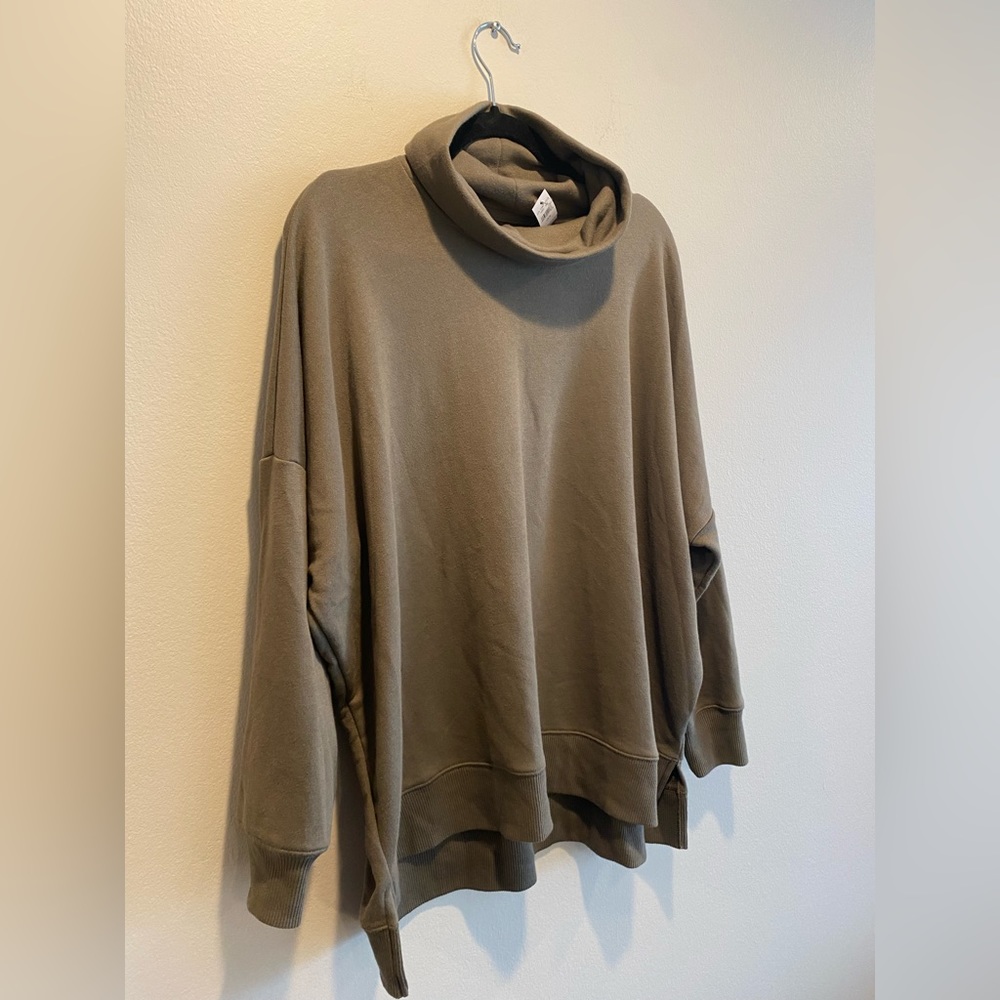 *FINAL SALE MAKE OFFER* 
NWT AERIE OVERSIZED TURTLENECK SWEATSHIRT TUNIC